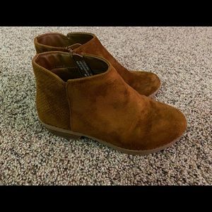 Girls’ Brown Boots